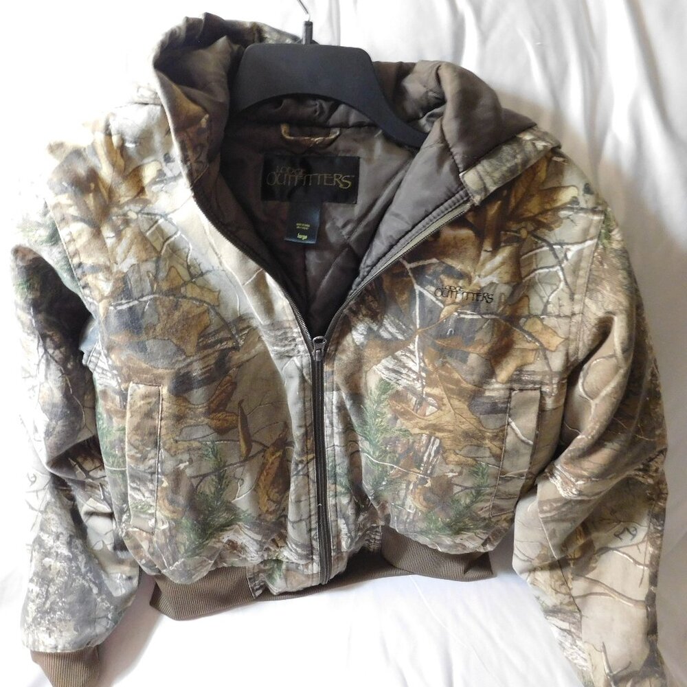 LODGE OUTFITTERS CAMOFLAUGE HOODED JACKET SIZE LARGE